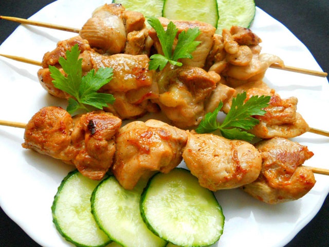 Шашлик з курки в духовці — 9 рецептів приготування на шпажках