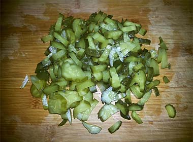 Тушкована яловичина з маринованими огірками. Покроковий рецепт з фото