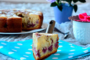 Шарлотка з малиною: 4 смачні рецепти