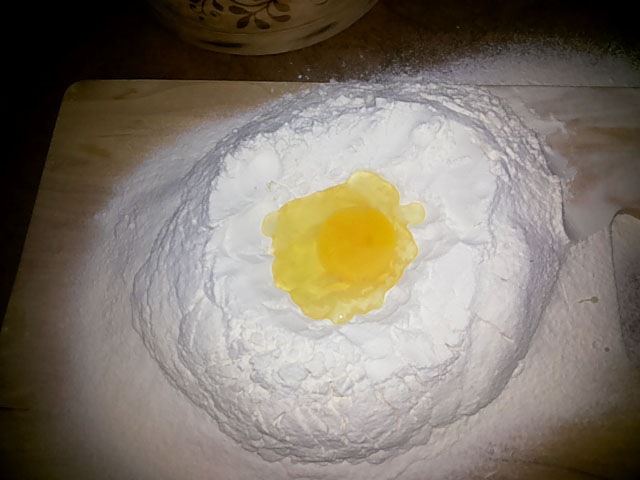 Тісто для домашніх пельменів – 10 кращих рецептів з фото і відео