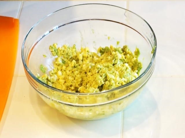 Салати з авокадо і консервованим тунцем — прості і смачні рецепти