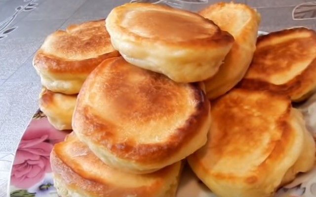 Пишні оладки на молоці — 8 кращих рецептів