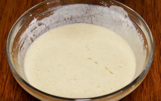 Млинці на сироватці — 8 рецептів дуже смачних млинців з дірочками