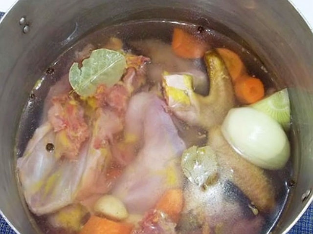 Холодець з курки: 7 покрокових рецептів приготування смачного холодцю