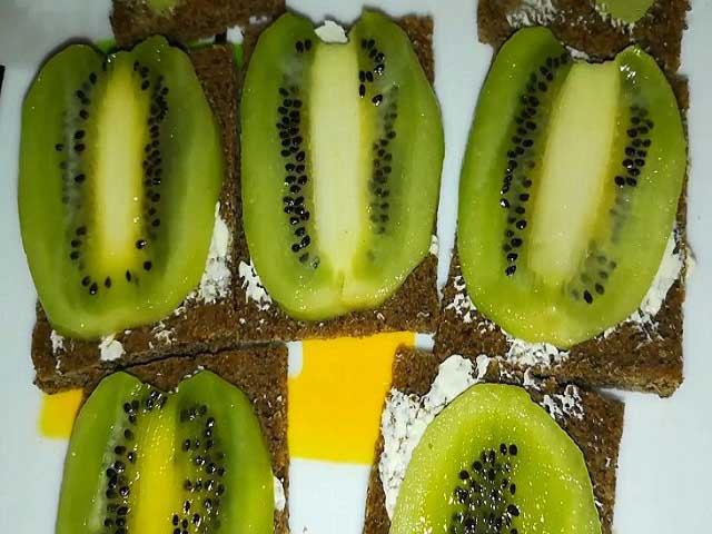 Бутерброди з оселедцем — прості і смачні рецепти для святкового столу