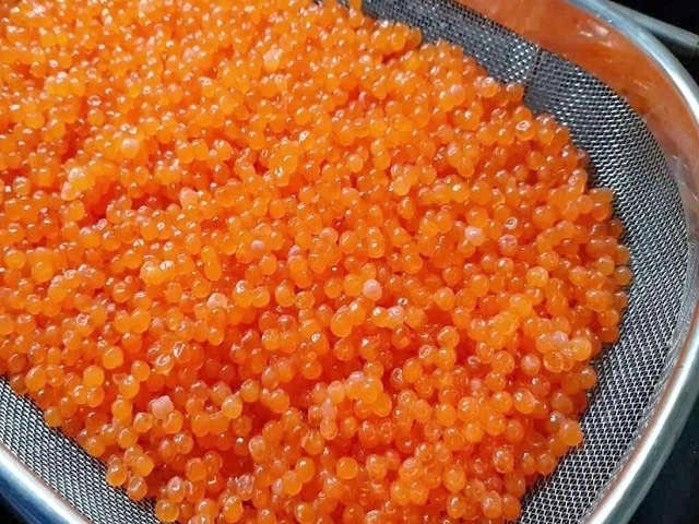 Як смачно посолити ікру горбуші в домашніх умовах — 6 швидких рецептів