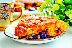 Шарлотка зі сливами: смачні рецепти