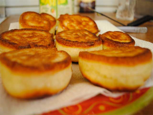 Пишні оладки на кефірі – 10 кращих і перевірених рецептів з фото і відео