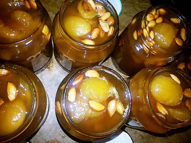 Варення з абрикосів з ядерцями на зиму рецепт з фото