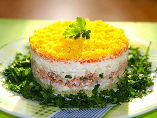 Салат Мімоза з рибними консервами — класичні покрокові рецепти