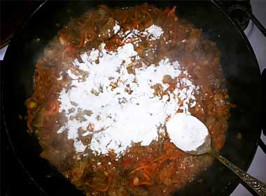 Гуляш з яловичини з підливою рецепт з фото