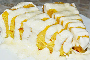 Сирна запіканка на сковороді: 3 рецепта без випічки в духовці