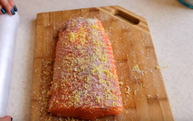 Сьомга, солона в домашніх умовах простими способами: солимо смачно і швидко