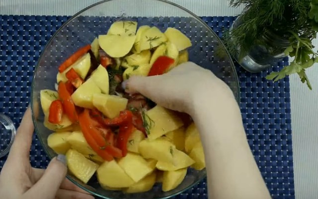 М’ясо з овочами, запечене в духовці — 8 рецептів