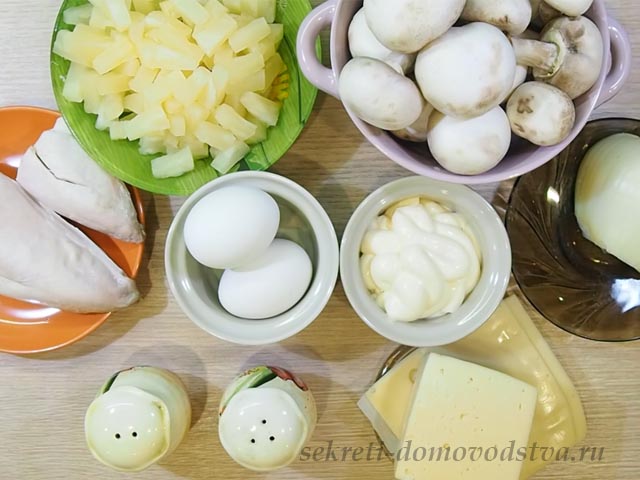 Салат “Мишки в сирі” — рецепт з ананасами і куркою