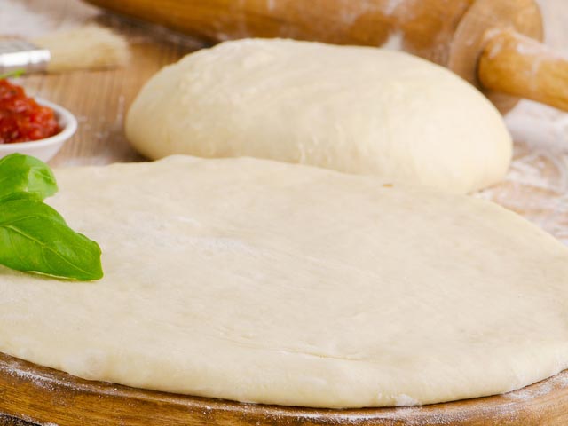 Тісто для піци – 10 простих і смачних рецептів в домашніх умовах
