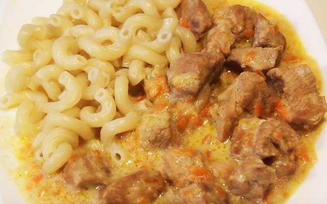 Гуляш зі свинини з підливою — 7 простих і смачних рецептів