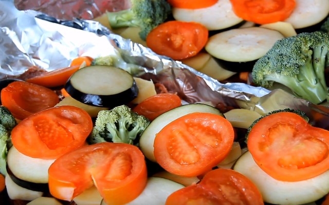 М’ясо з овочами, запечене в духовці — 8 рецептів