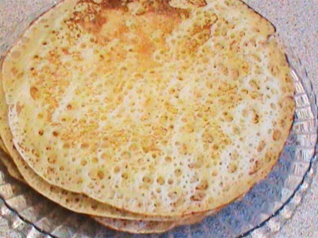 Млинці на молоці з дірочками тонкі і дуже смачні – 10 простих рецептів