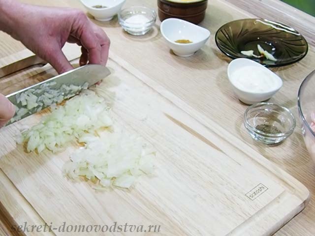 Курячі котлети з манкою з соковитого курячого фаршу — домашній рецепт