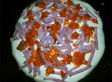 Піца на сковороді за 10 хвилин покроковий рецепт з фото і відео