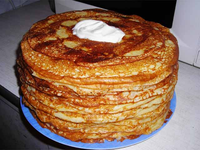 Млинці на молоці – 20 найсмачніших покрокових рецептів з фото і відео