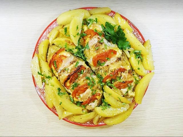 Курка з картоплею, запечена в рукаві в духовці — найсмачніший рецепт