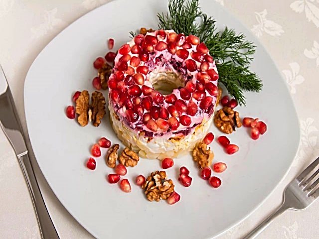 Салат Гранатовий браслет — дуже смачні класичні рецепти