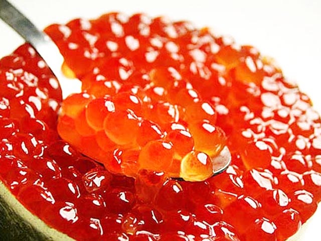 Як смачно посолити ікру горбуші в домашніх умовах — 6 швидких рецептів