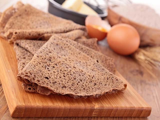 Млинці на молоці – 20 найсмачніших покрокових рецептів з фото і відео