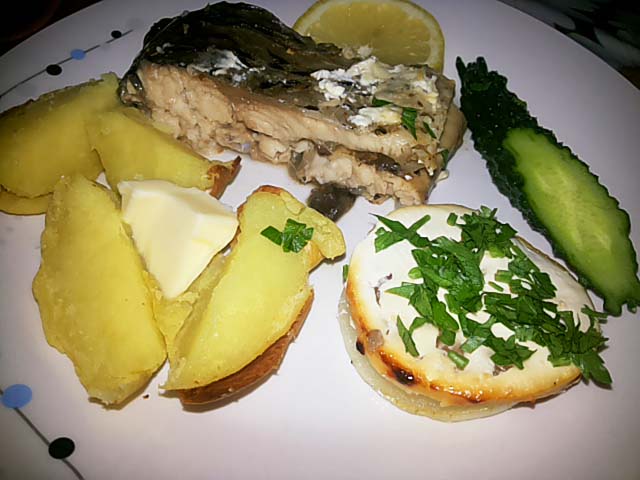 Короп запечений в духовці зі сметаною. Рецепт – смачніше не буває