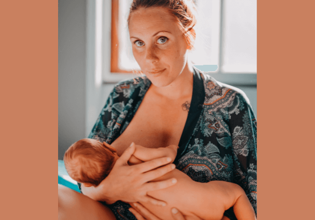 Як тримати дитину під час годування