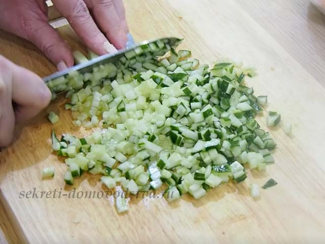 Салат Олів’є з м’ясом — дуже смачний класичний рецепт