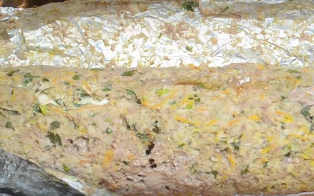 М’ясний рулет з фаршу — 6 рецептів з різними начинками