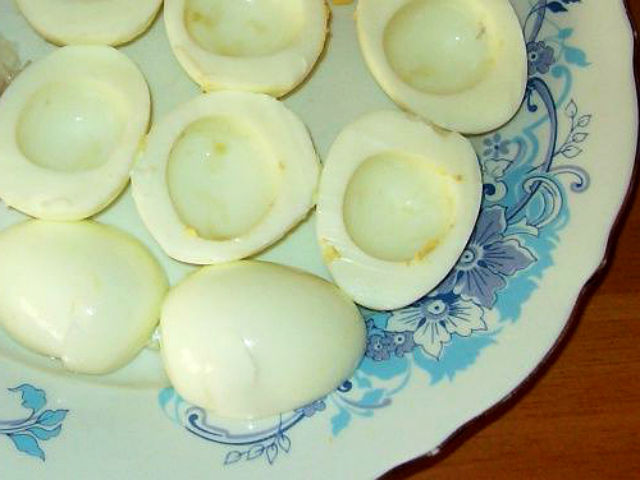 Яйця, фаршировані різними начинками. 12 простих і дуже смачних рецептів