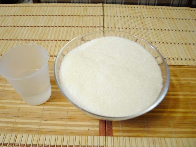 Густе варення з полуниць на зиму з цілими ягодами