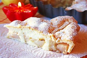 Шарлотка на кефірі з яблуками: класичний рецепт і його варіації