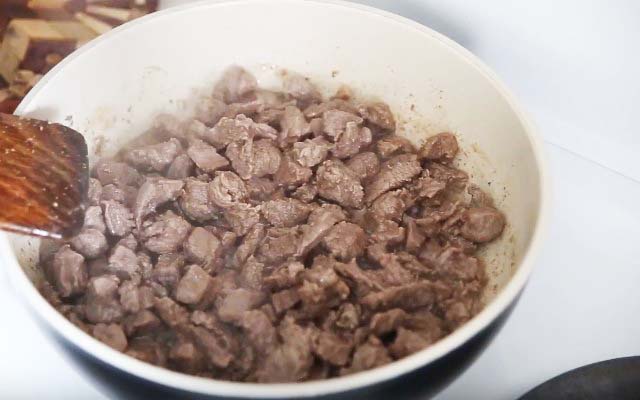 Гуляш зі свинини з підливою — 7 простих і смачних рецептів