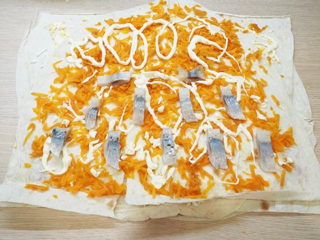 Салат Оселедець під шубою — 11 класичних рецептів з описом послідовності шарів