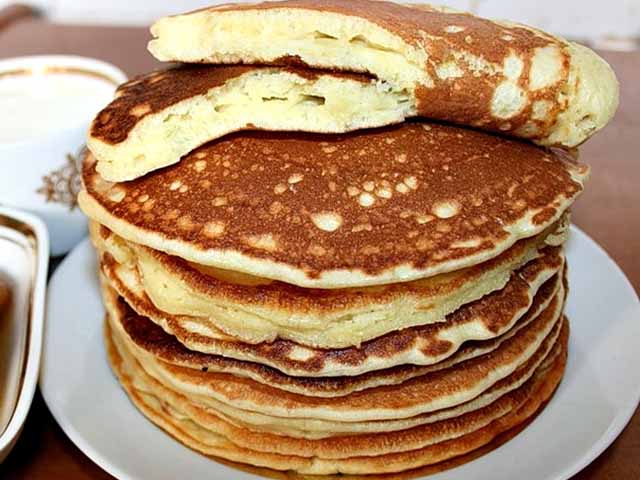 Млинці на молоці – 20 найсмачніших покрокових рецептів з фото і відео