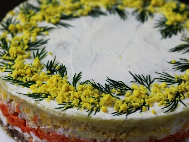 Салат Мімоза з рибними консервами — класичні покрокові рецепти