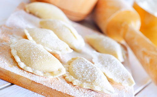 Тісто для пельменів на кефірі: 6 простих рецептів