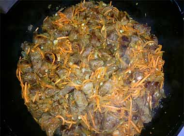 Гуляш з яловичини з підливою рецепт з фото