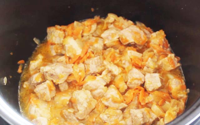 Гуляш зі свинини з підливою — 7 простих і смачних рецептів