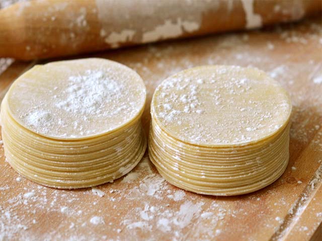 Тісто для домашніх пельменів – 10 кращих рецептів з фото і відео