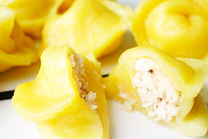 Пельмені з курячого фаршу: 4 домашніх рецепта