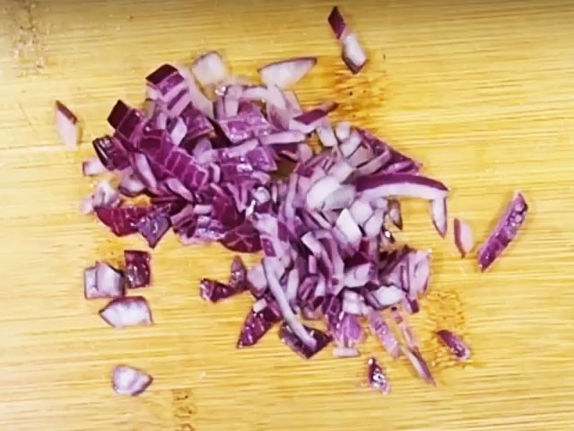 Салати з авокадо і консервованим тунцем — прості і смачні рецепти