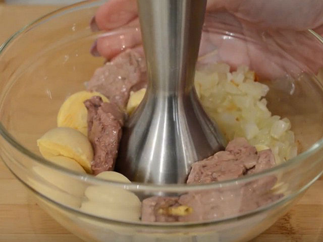 Яйця, фаршировані різними начинками. 12 простих і дуже смачних рецептів