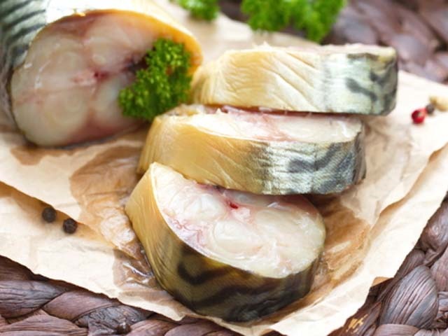 Скумбрія солона в домашніх умовах — 8 смачних рецептів