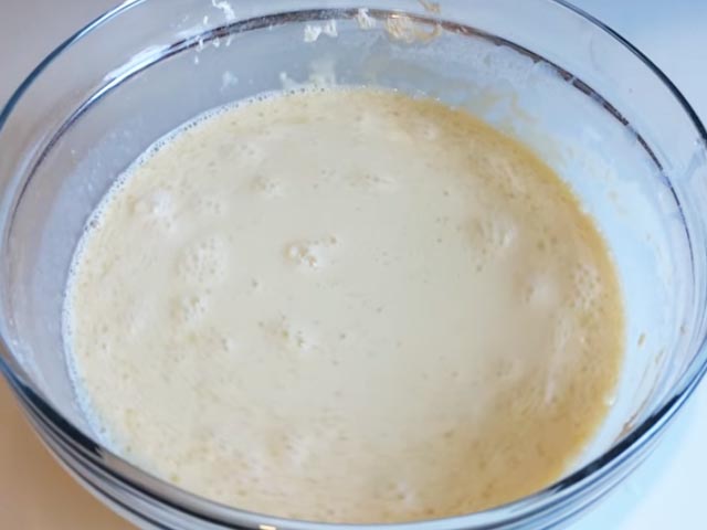 Млинці на молоці з дірочками тонкі і дуже смачні – 10 простих рецептів